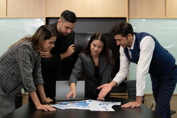 Team Dynamics in the Workplace: A Guide for Managers and Leaders